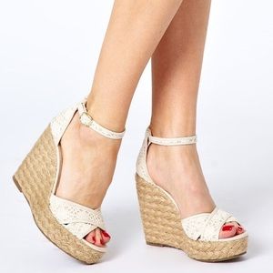 New Steve Madden Marrvil white lace wedge 6M